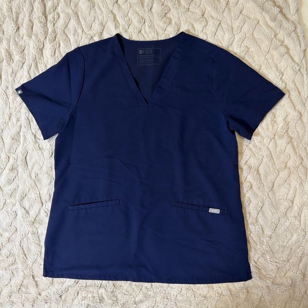 FIGS Casma Three Pocket Scrub Top